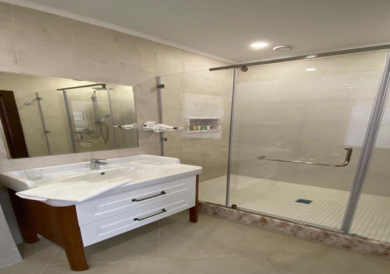 Boutique Hotel Kaspi Temirtau ภายนอก รูปภาพ