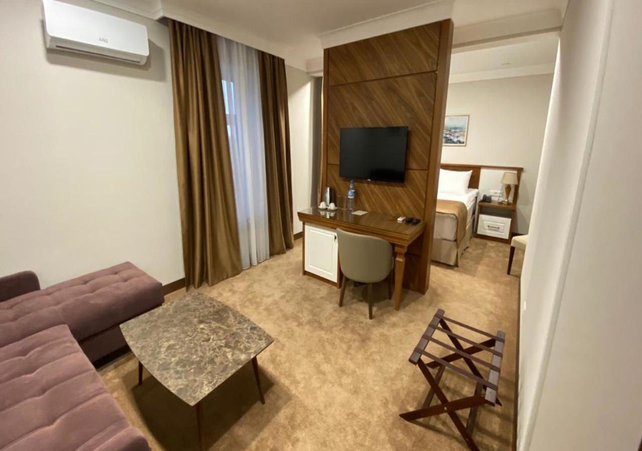 Boutique Hotel Kaspi Temirtau ภายนอก รูปภาพ